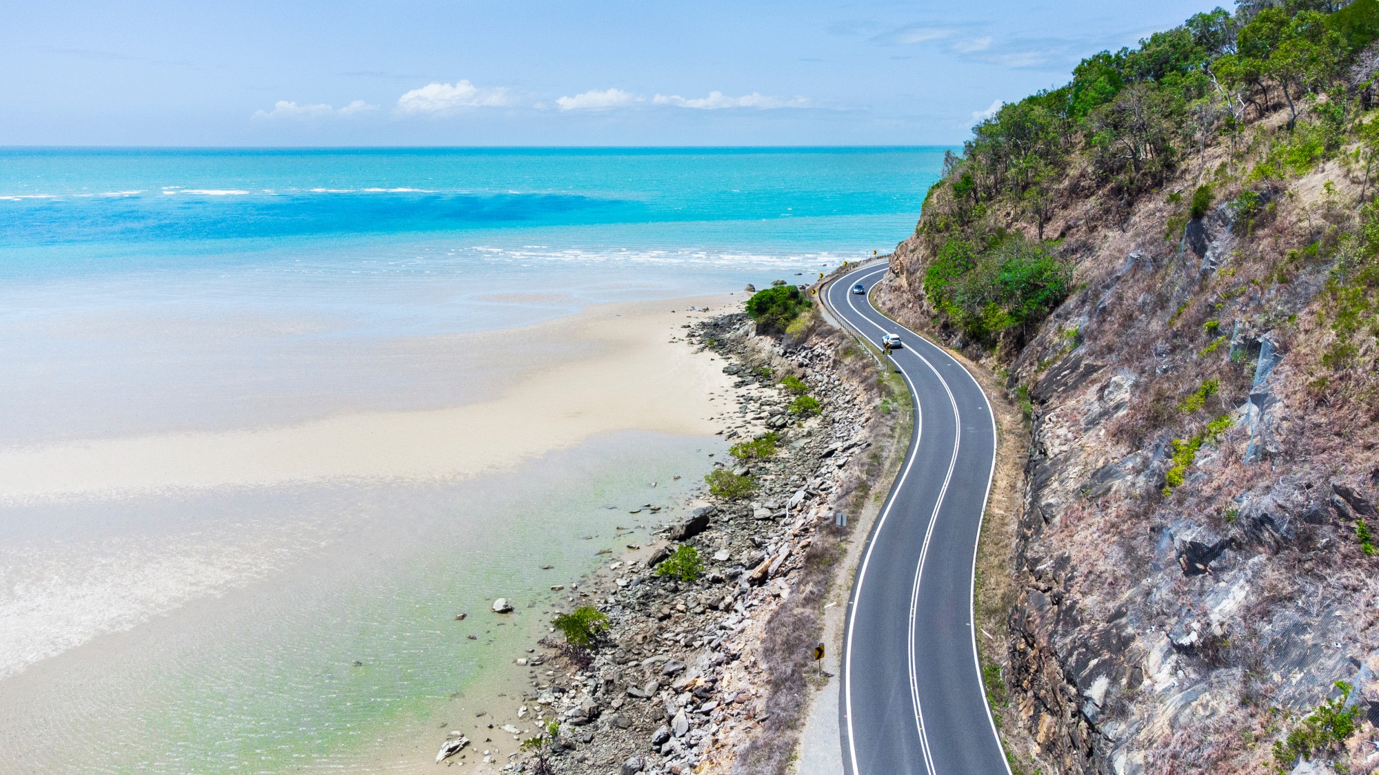Coastal road between Daintree and Mossman